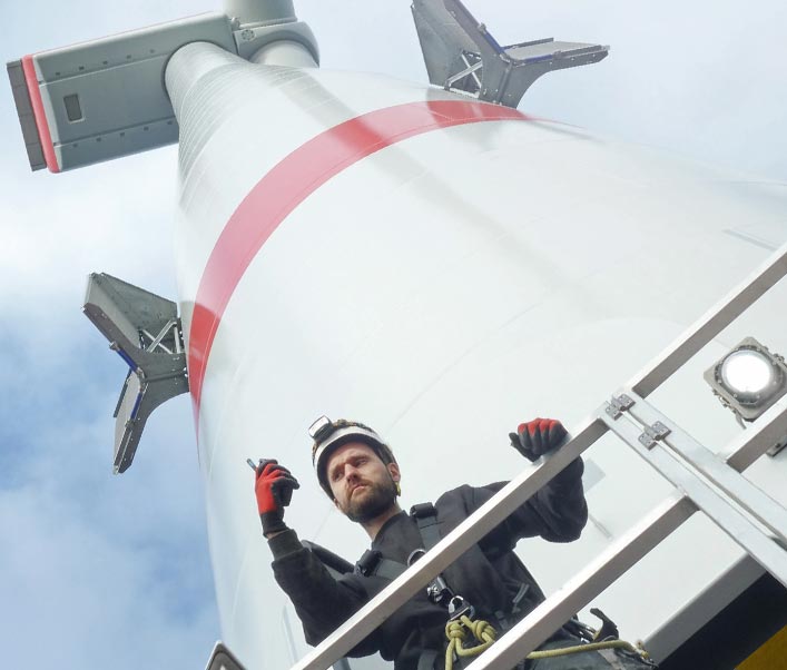 Critical communications for the safety of personnel working on wind-turbine projects